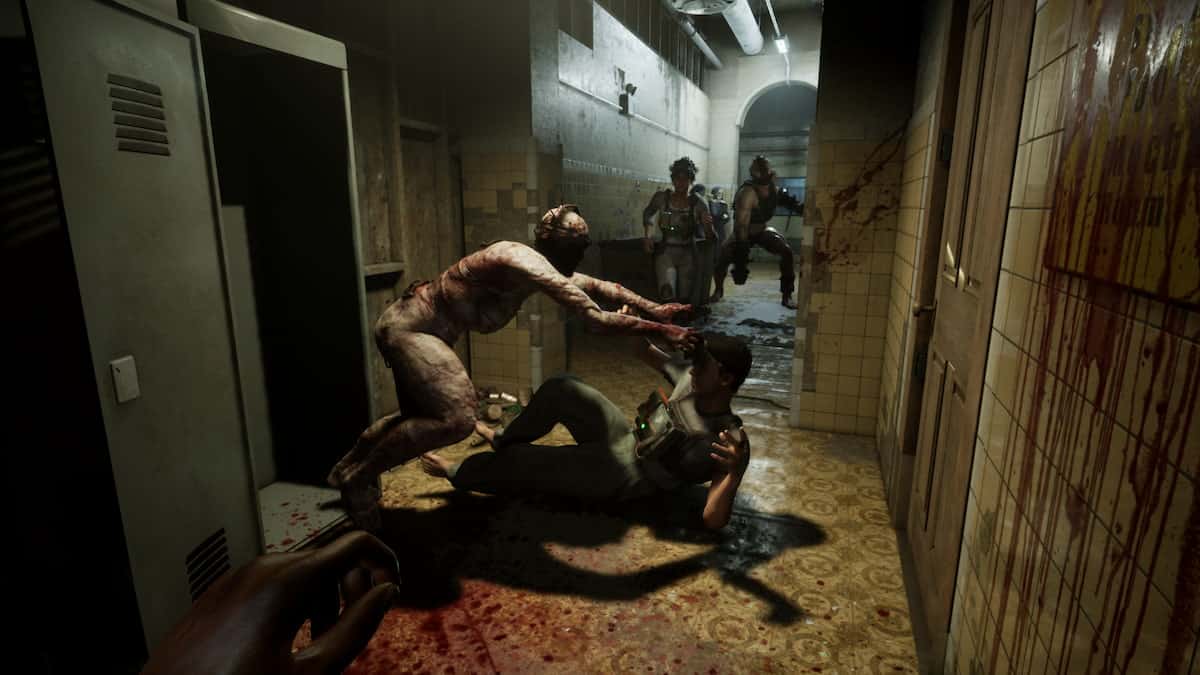 The Outlast Trials characters being attacked by enemies in-game